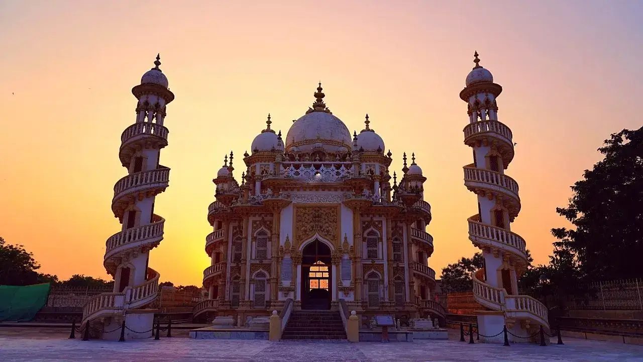 mahabat-khan-maqbara image